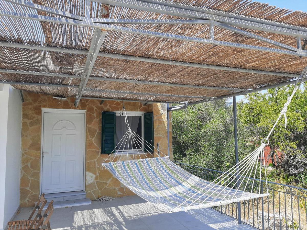 Villa Aspros - traditionell, ruhig und strandnah Liapades Exterior foto